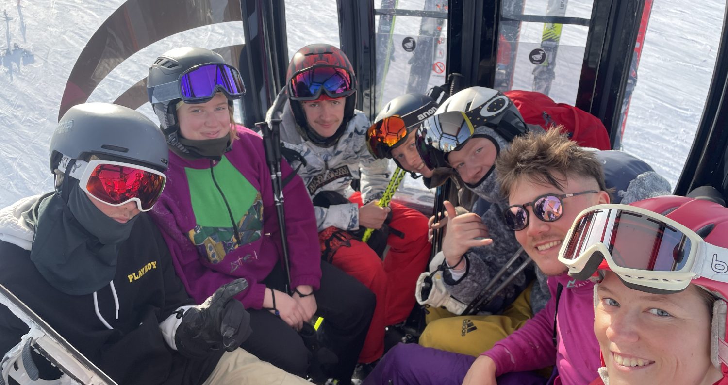 F02 E3 AC1 0028 445 A BDCE 82 C98 FF2 E549