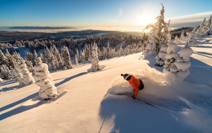 Sunpeaks skier sunset